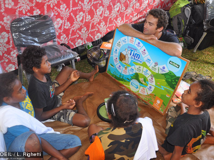 La fête de la baleine 2014 à l'île Ouen Le jeu de Tim le bulime sur la biodiversité et la surveillance environnementale rencontre un grand succès auprès des enfants.